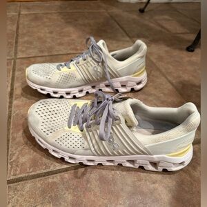 On Running Women's Swift Running Shoes - Cream and Yellow